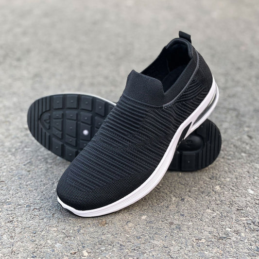 LE Black MYLO Sneakers 901