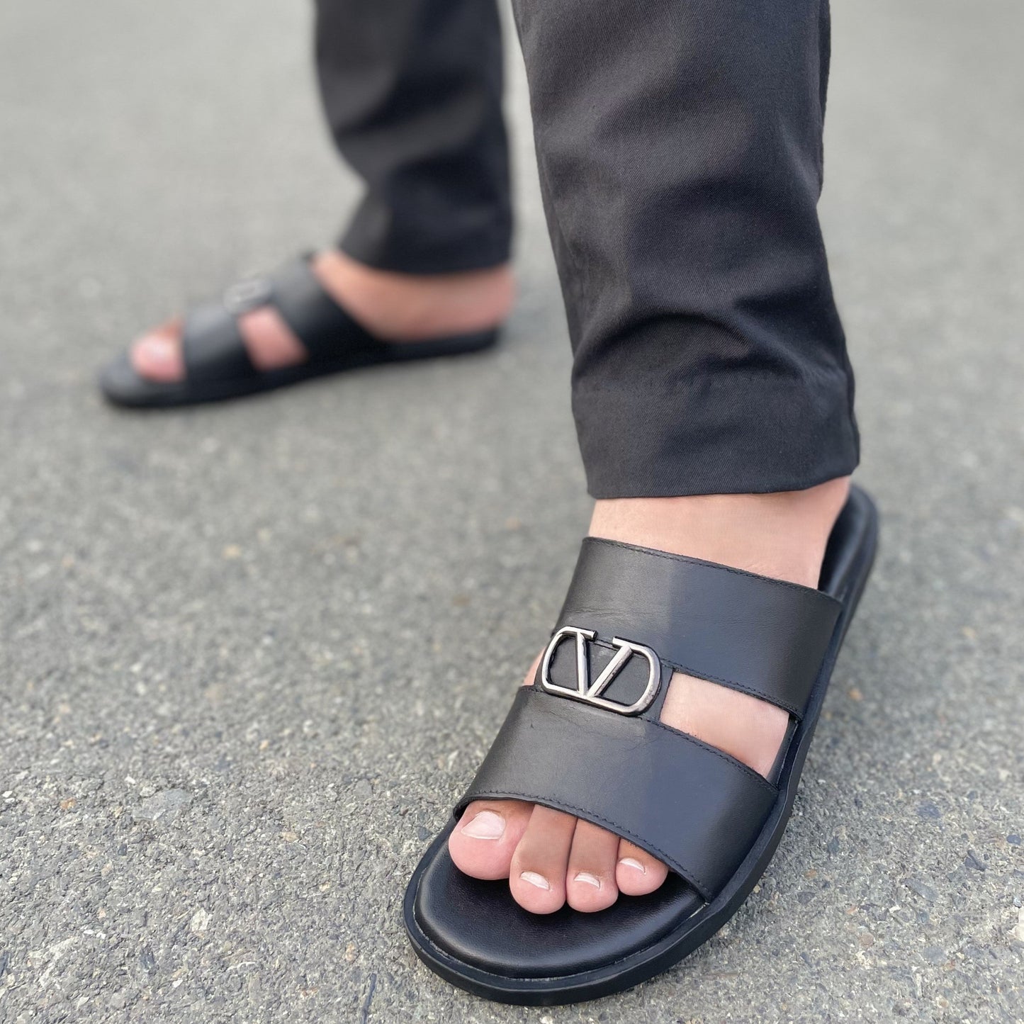 LE Pure Leather Handmade Y Buckled Slipper Black - 512