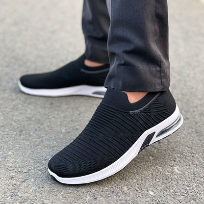 LE Black MYLO Sneakers 901