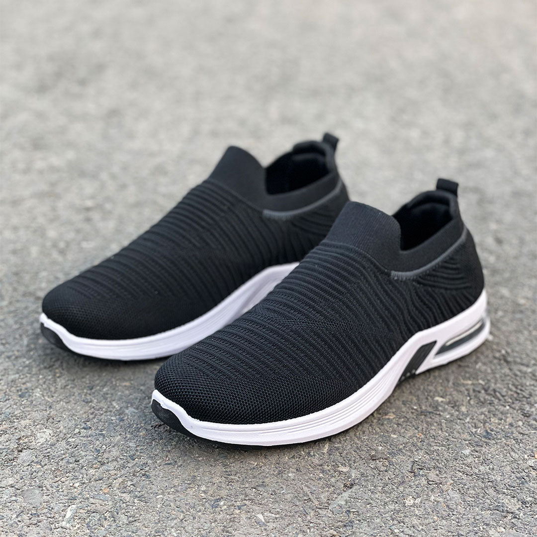 LE Black MYLO Sneakers 901